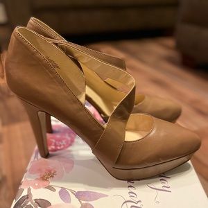 NWOT Nine West Tan Platform Heels - Size 11